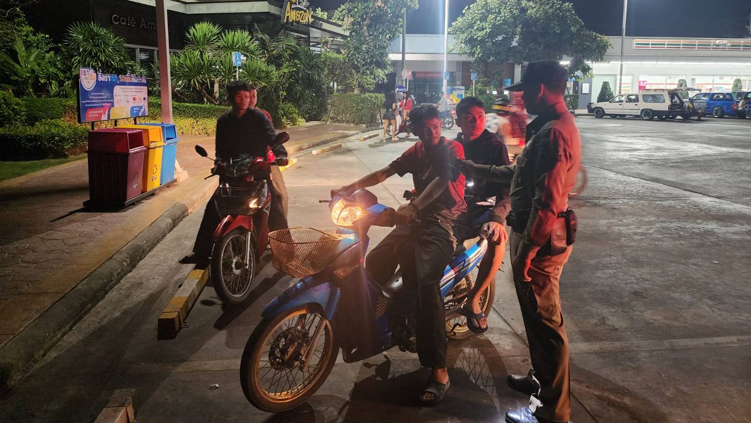 ชุดปะฉะดะ สภ.กระสัง ตรวจเข้มเด็กแว๊น!!!