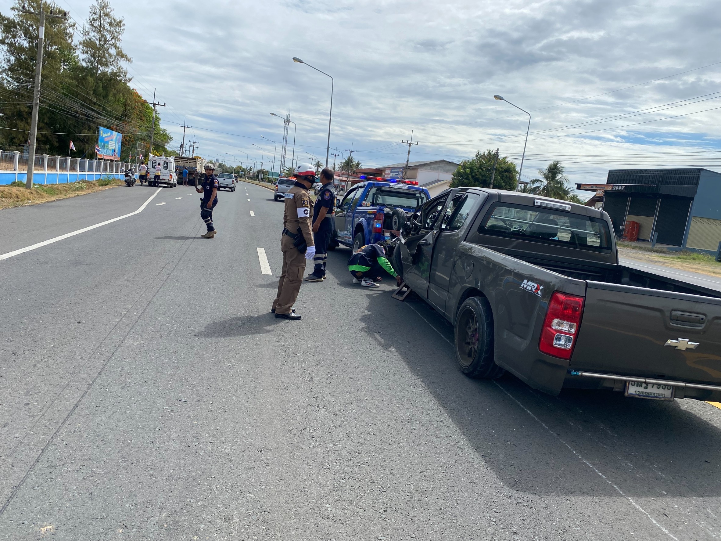 รถบรรทุกพ่วงเฉี่ยวชนกระบะบนถนน 226 กระสัง – บาดเจ็บเล็กน้อย 2 ราย