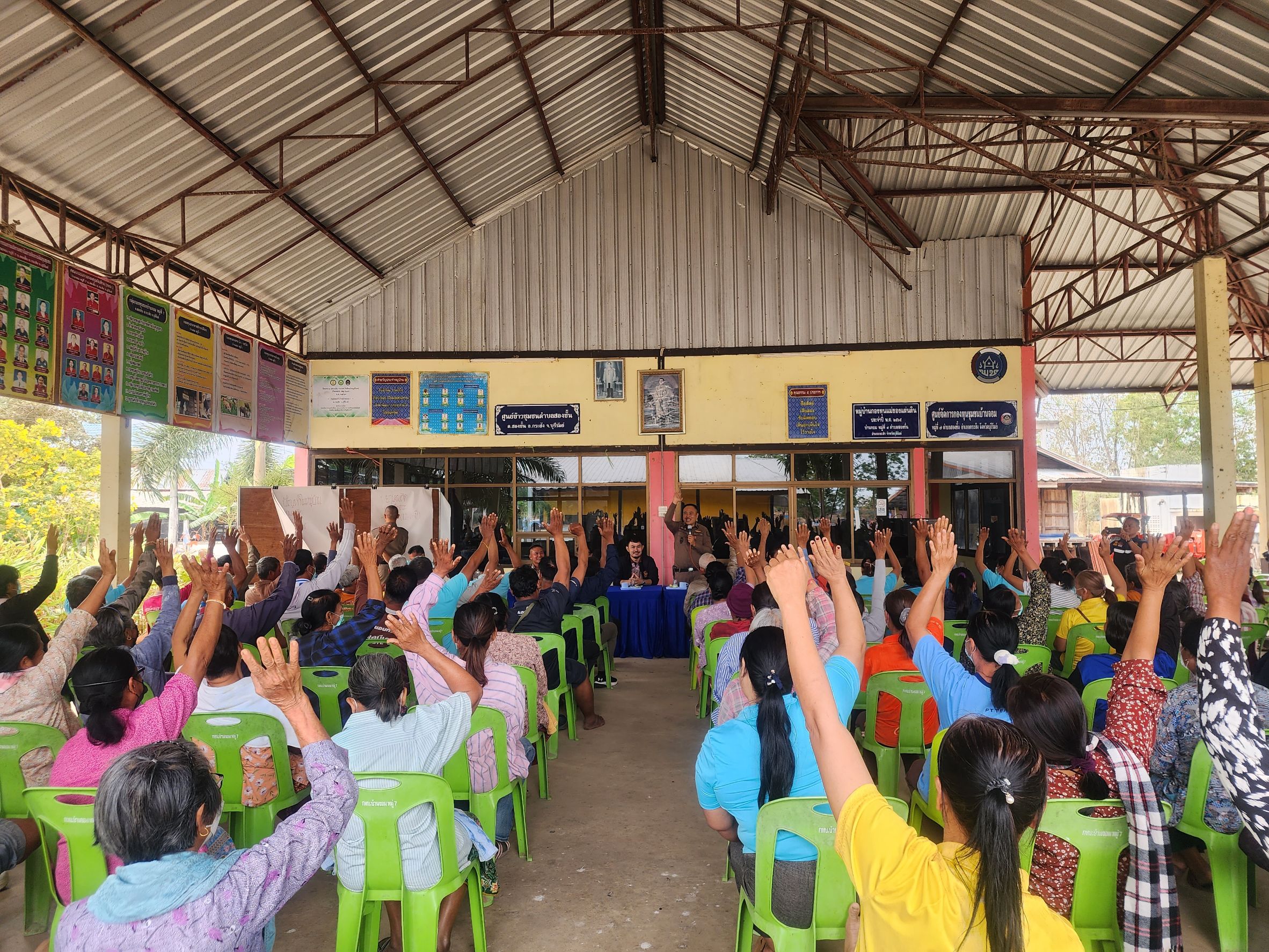 สภ.กระสัง ร่วมภาคีเครือข่าย จัดโครงการชุมชนบำบัดอย่างยั่งยืน ตรวจปัสสาวะ 100%