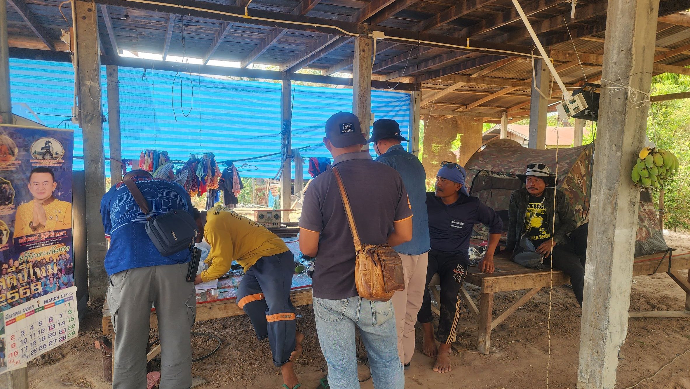 สภ.กระสัง ลงพื้นที่ตรวจปัสสาวะผู้ต้องสงสัยเสพยาเสพติด บ้านจอม