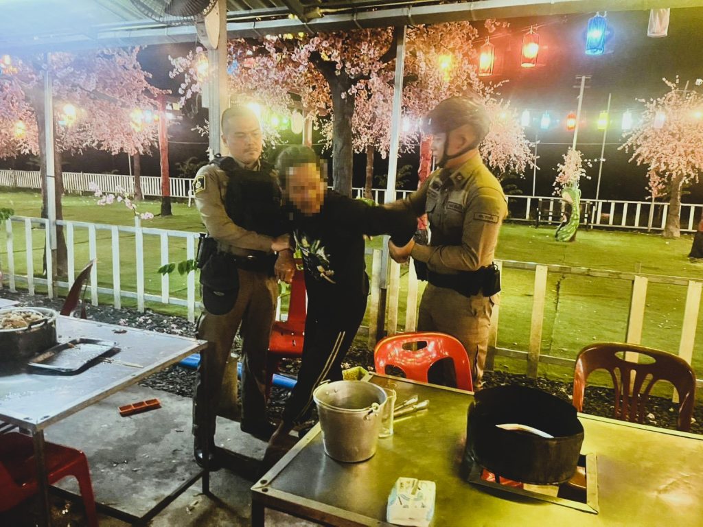 กระสัง 20 และสายตรวจ 191 เข้าระงับเหตุชายเมาก่อเหตุไม่จ่ายเงินร้านเนื้อย่างกลางเมืองกระสัง