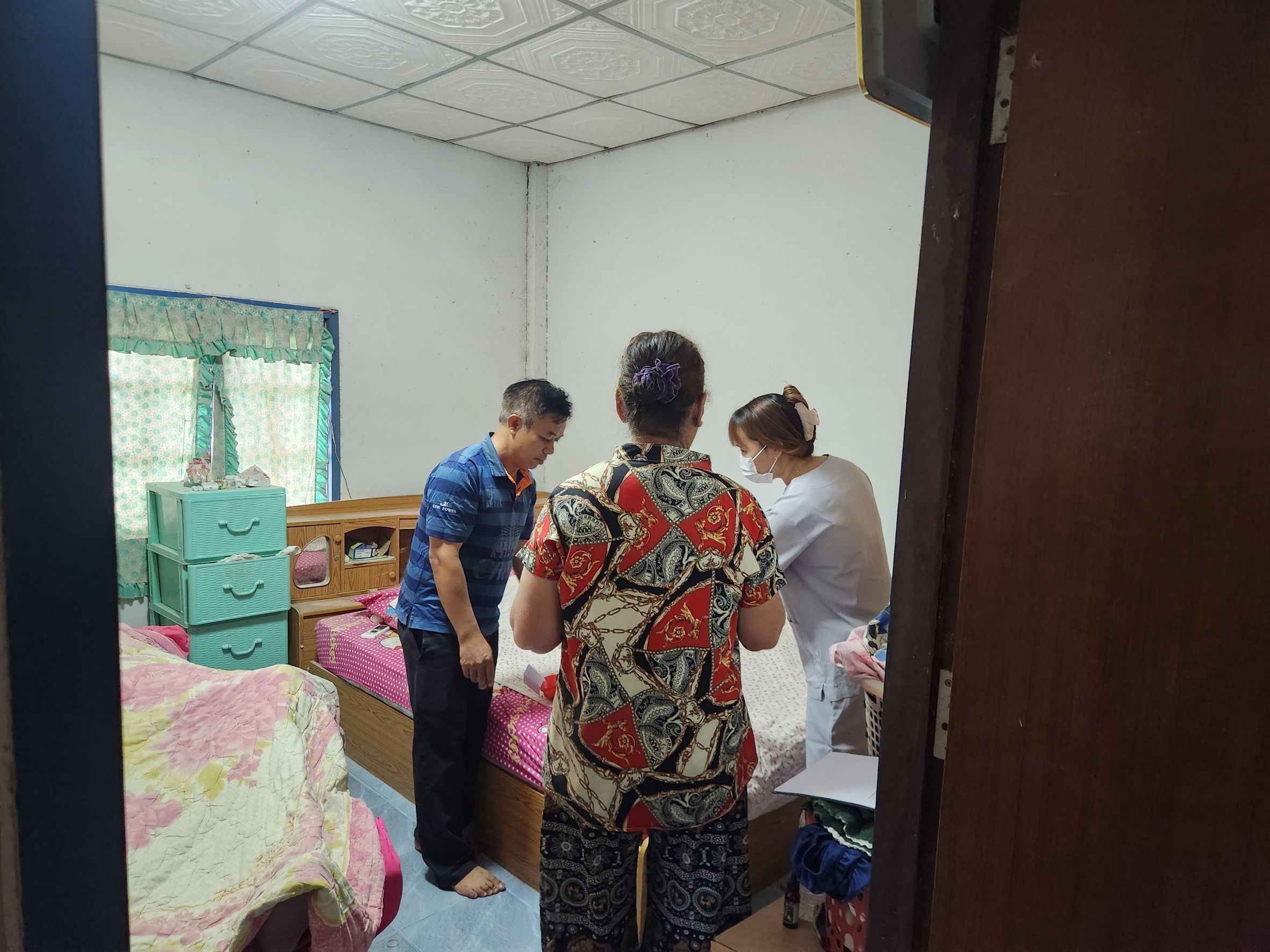 ตำรวจ สภ.กระสัง ร่วมแพทย์โรงพยาบาลกระสัง ชันสูตรพลิกศพชายวัย 63 ปี