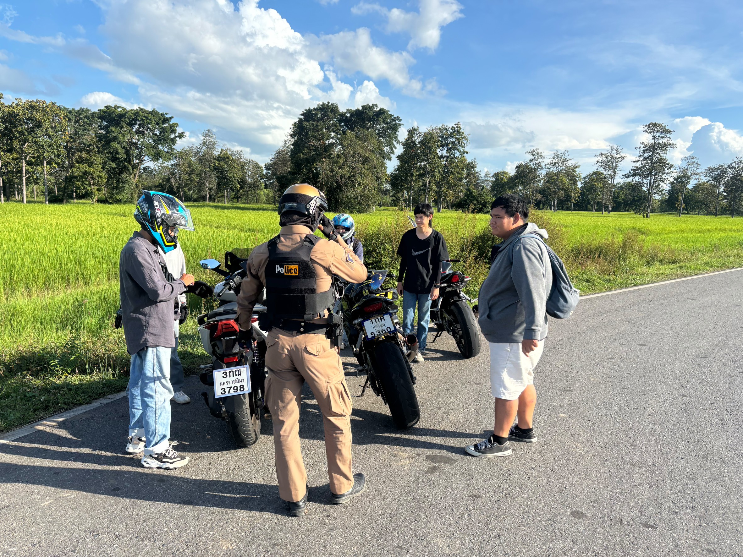 ตำรวจ สภ.กระสัง บูรณาการตรวจเข้มกลุ่มขับขี่รถจักรยานยนต์ป้องกันอุบัติเหตุและความเดือดร้อนของประชาชน