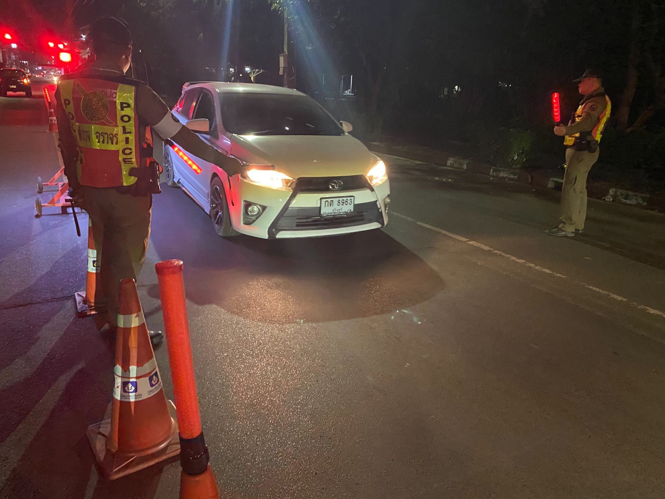 สภ.กระสัง ตั้งจุดตรวจบังคับใช้กฎหมาย กวดขันวินัยจราจร ช่วงเทศกาลปีใหม่ 2568