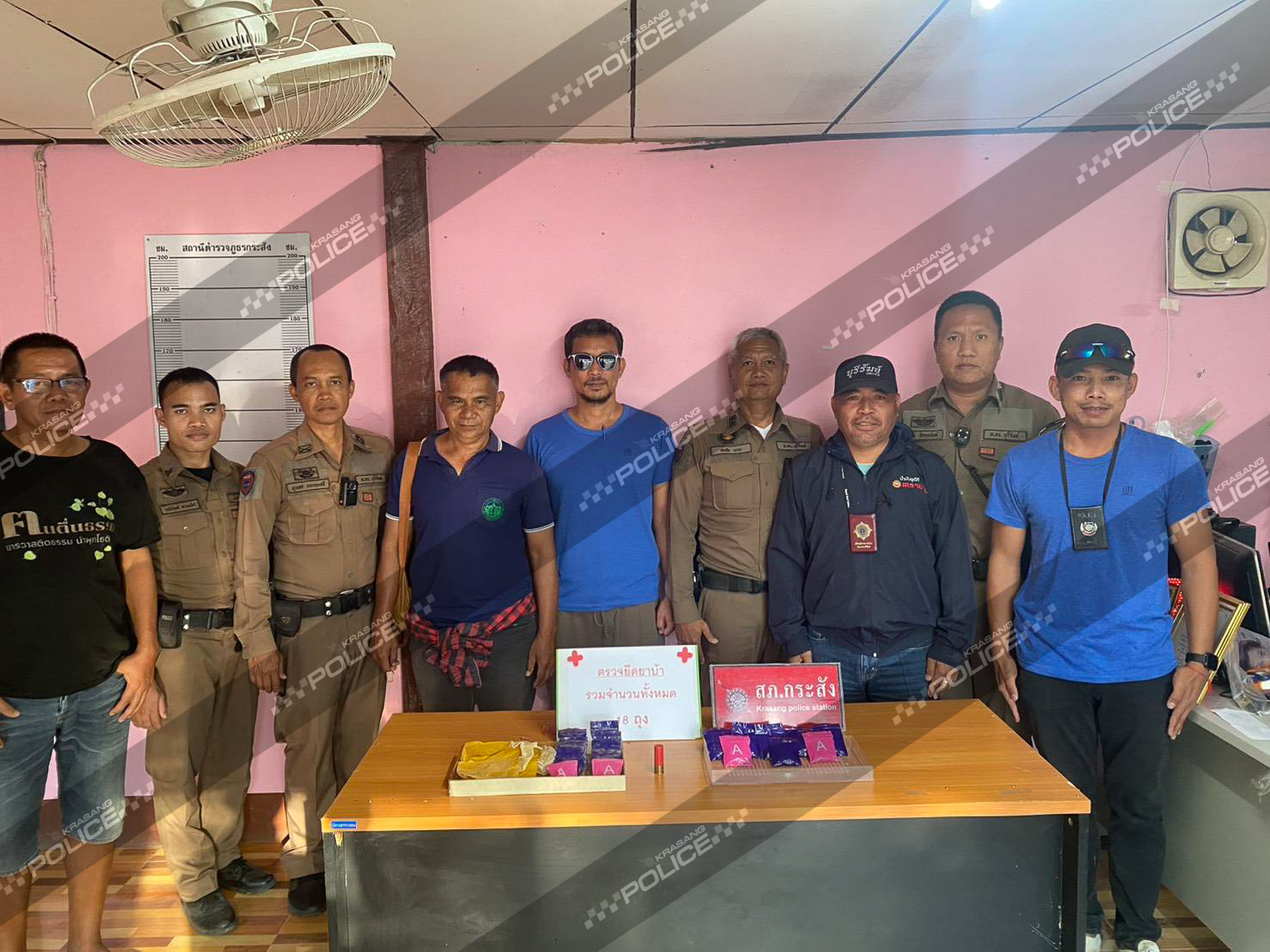 สภ.กระสัง สนธิกำลังตรวจยึดยาบ้า 3,600 เม็ด ริมอ่างเก็บน้ำห้วยสวาย