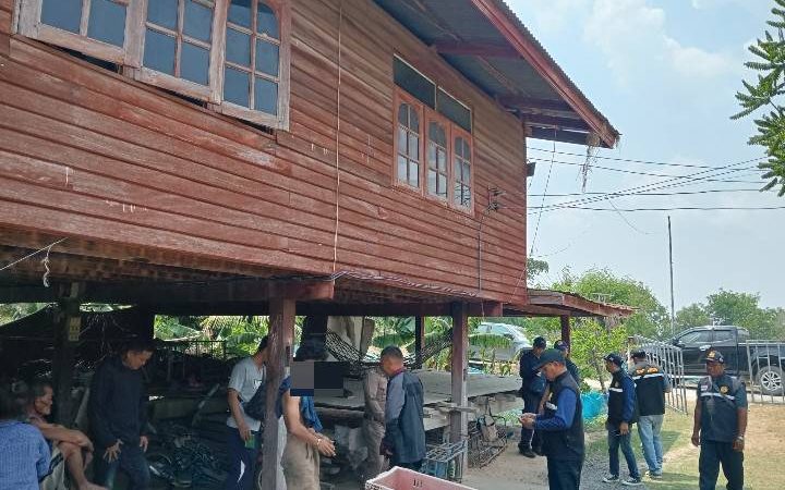 สภ.กระสัง ผนึกกำลังฝ่ายปกครอง รวบผู้ต้องหาตามหมายจับศาลจังหวัดบุรีรัมย์ คาของกลางยาบ้า 38 เม็ด