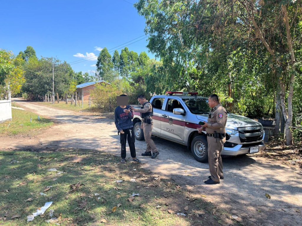 สภ.กระสัง รุดระงับเหตุชายคลุ้มคลั่งอาละวาดทำร้ายมารดา พื้นที่บ้านหว้า ต.หนองเต็ง