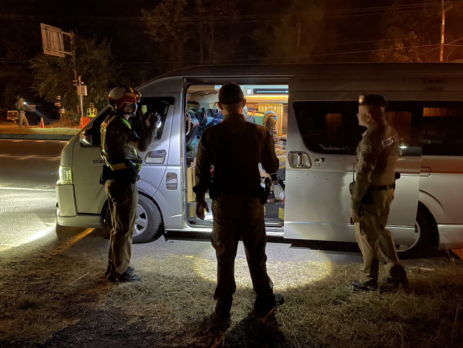 สภ.กระสัง ตั้งด่านตรวจสกัดยาเสพติดและป้องกันอาชญากรรม ตามนโยบาย ภ.3 ณ จุดตรวจตู้ยามระกา