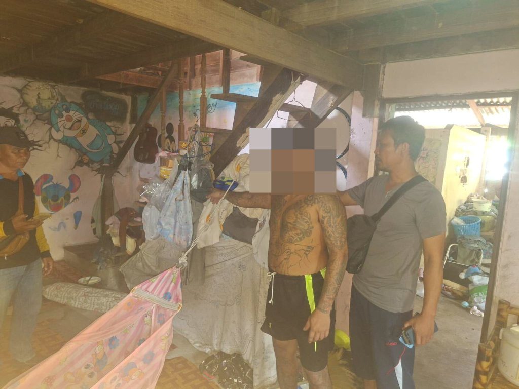 จับกุมผู้ต้องหา 4 ราย คดียาเสพติดและฝ่าฝืนกฎหมาย พร้อมของกลางหลายรายการ