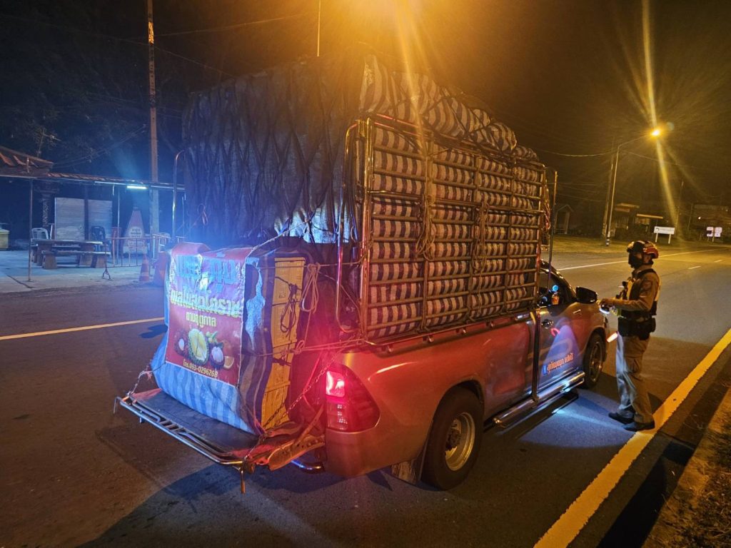 ตำรวจจราจร สภ.กระสัง ตรวจค้นรถ