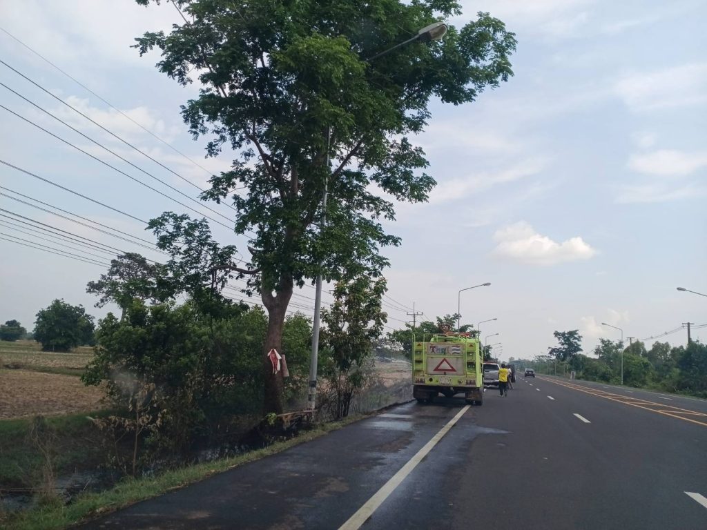 ไฟลามทุ่งริมถนนกระสัง-ระกา ควบคุมเพลิงได้แล้ว ไม่มีความเสียหาย