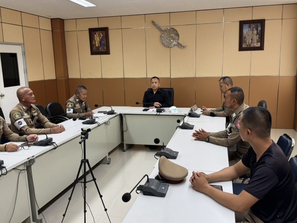 สภ.กระสัง ประชุมเตรียมความพร้อมวิทยากรโครงการ “ปลูกความรู้ มุ่งสู้ความปลอดภัย ใส่ใจกฎจราจร”