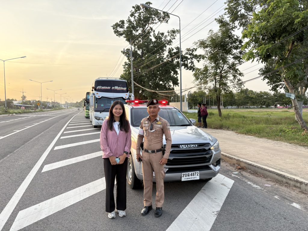 สภ.กระสัง อำนวยความสะดวกจราจรขบวนรถทัศนศึกษานักเรียน ปลอดภัยตลอดเส้นทาง